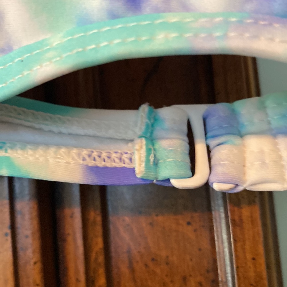 Bikini Too - Picture 3 of 6